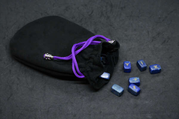 The pouch for Runes and Tarot