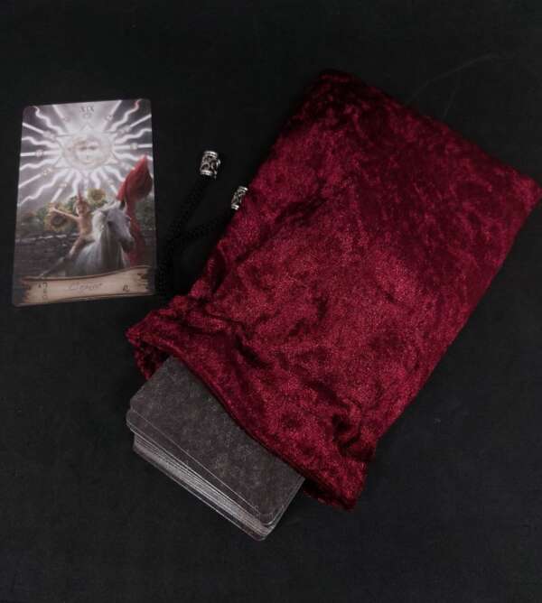 The pouch for Runes and Tarot Bordeaux